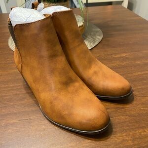 Dr. Scholl's Shoes Womens Lacey Ankle Bootie, Honey Faux Leather, 8.5